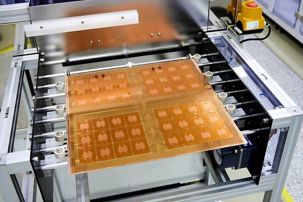 Semiconductor glass substrate by Absolics. (SKC)