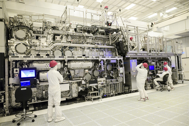 China Leads Global Chip Equipment Boom as TSMC Holds Off on $400M High-NA Tools