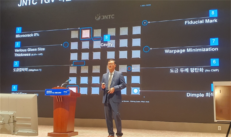  JNTC CEO Nam-Hyuk Cho explains the strengths of the company's products.