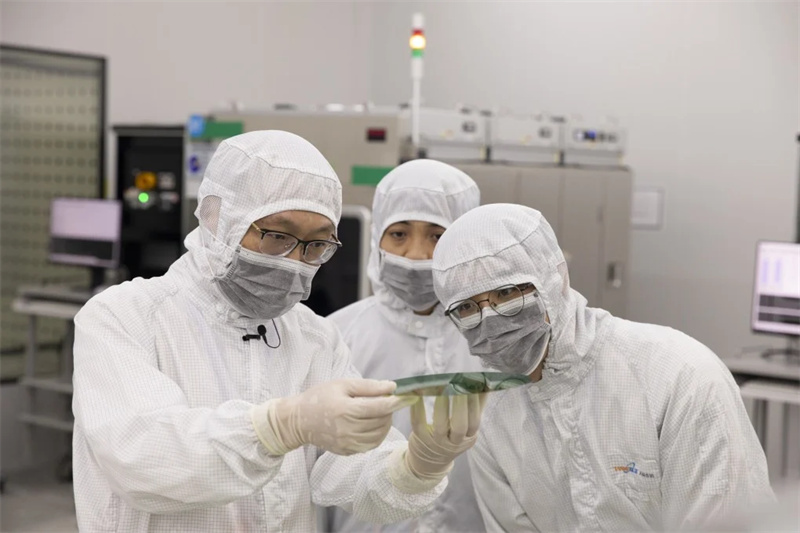 World's First: Chinese Scientists Develop Adaptive All-Band Photonic-Electronic Chip for 6G